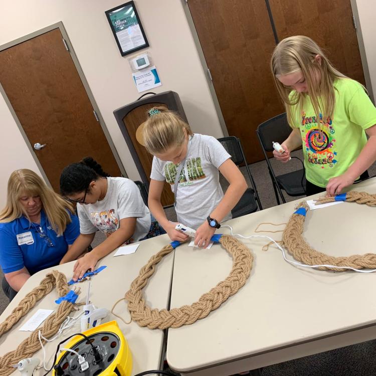  kids making wreath